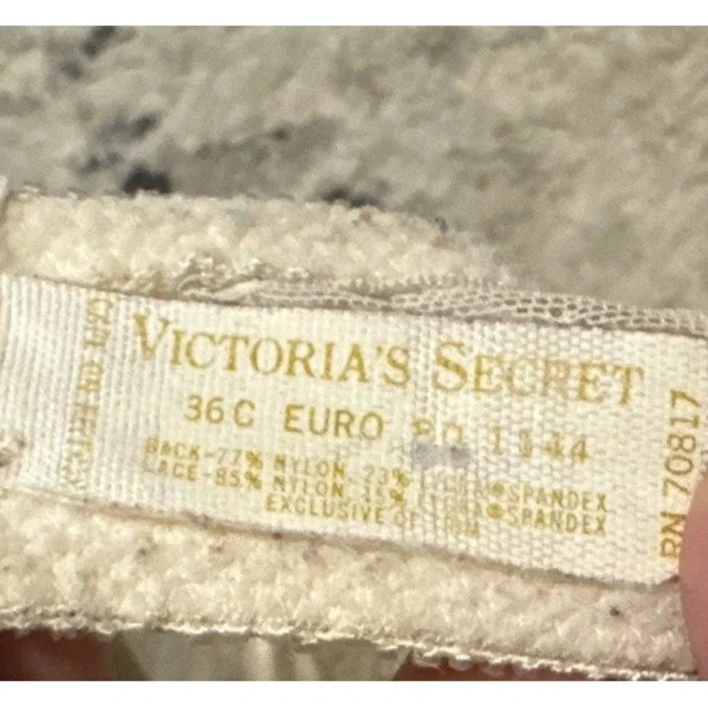 Vintage Victorias Secret Ivory Lace Bra 70817 White 36C